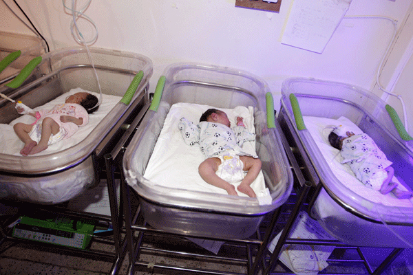 غرباء يتجولون داخل مصلحة التوليد ببسكرة