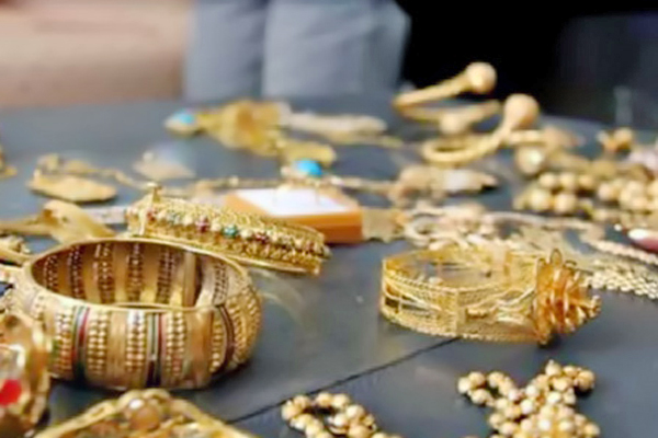 سيّدة تسرق مجوهرات حماتها وتبيعها لإطعام أطفالها بوهران