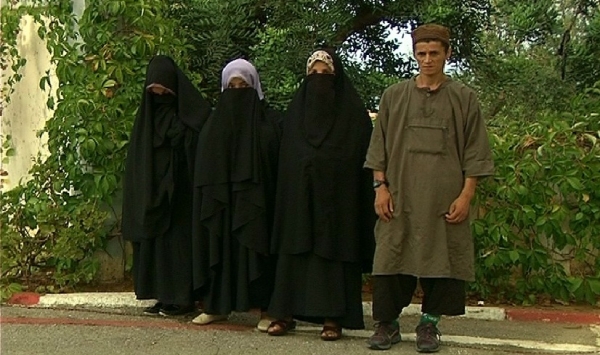 إرهابي يسلم نفسه رفقة ثلاثة نساء إلى قوات الجيش بجيجل