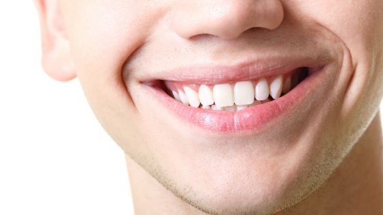 مشروب يفوق فعاليته معاجين الأسنان المبيضة.. اكتشفه