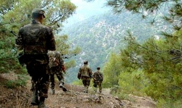 اكتشاف ورشتين لصناعة القنابل التقليدية واسترجاع أسلحة ومتفجرات في جيجل