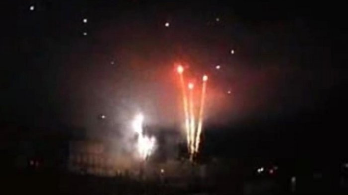 Des tirs de pétards et de feux d'artifice de plus en plus bruyants