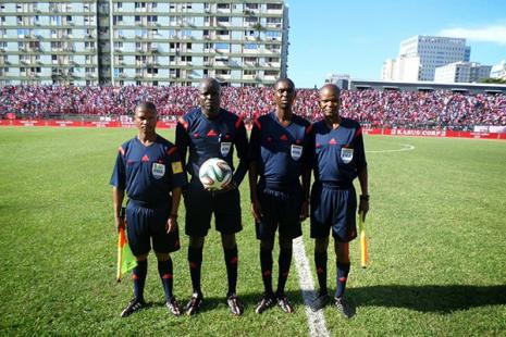 الإتحاد الإفريقي يعين حكم من ناميبيا لمباراة الجزائرو ليزوتو