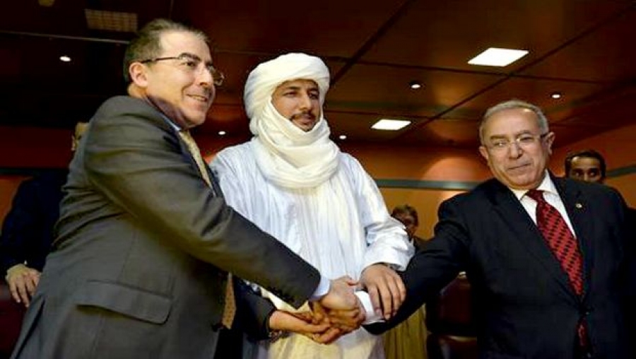 Fabius rend hommage à l'Algérie pour 