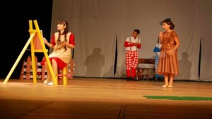 جمهور قسنطينة يتفاعل مع مسرحية 