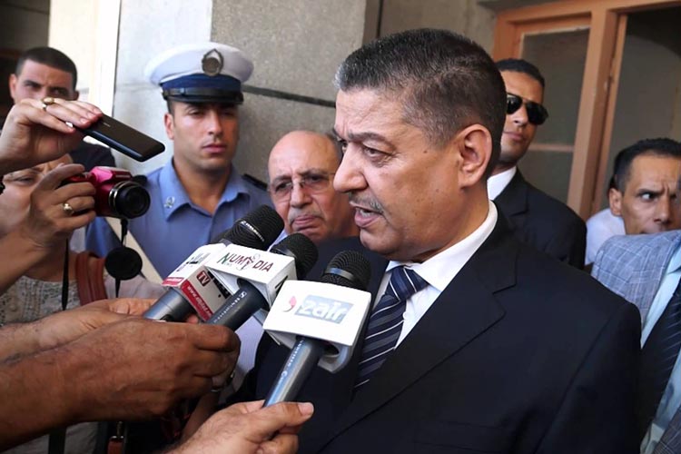 بوضياف يعد بالقضاء على العجز في شبه الطبي في 2017