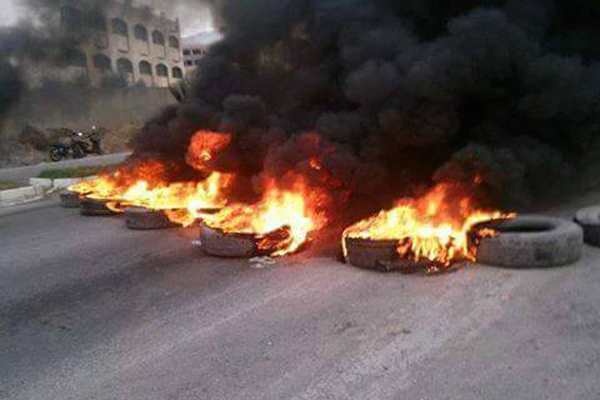 سكان القصر ببجاية يغلقون الطريق الوطني