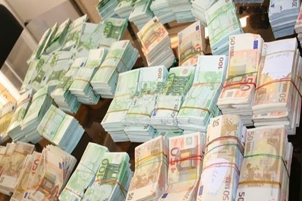 سرقة 140 مليون وألفي أورو من منزل مغترب بوهران