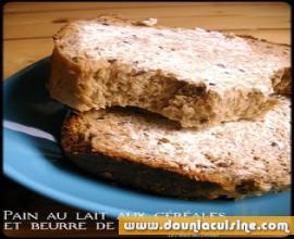 Pain au lait aux céréales et beurre de cacahuètes