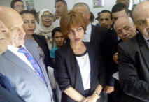 الوزيرة هدى فرعون غير راضية عن التسيير بمراكز البريد بتيارت