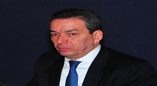 عمارة بن يونس يصنع الحدث بشارع ديدوش مراد