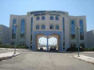 طلبة الحقوق والعلوم السياسية يغلقون مقر جامعة ابن خلدون بتيارت