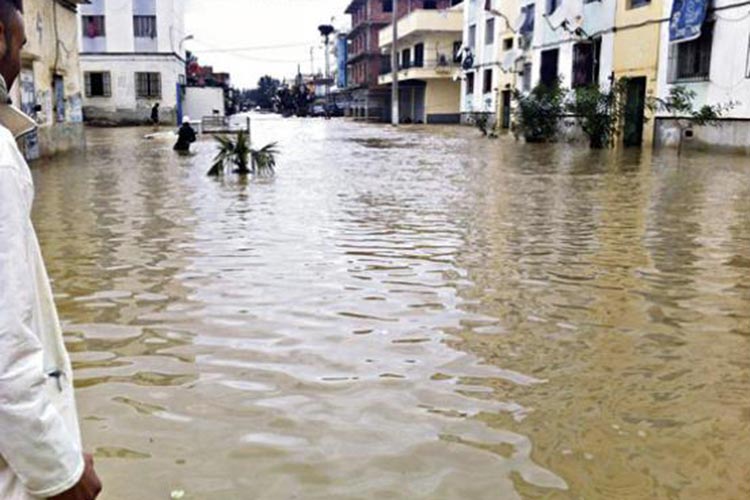 الأمطار تغمر بيوت السكان وانسداد طرقات وشوارع بتيبازة