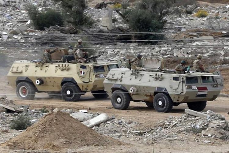 مقتل 4 جنود و98 مسلحا في عملية الجيش المصري بسيناء