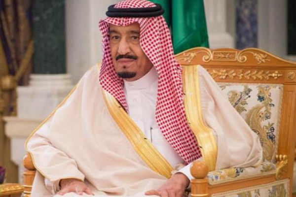 الملك سلمان يتلقى التعازي في ضحايا سقوط رافعة الحرم