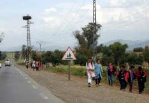 انعدام النقل المدرسي بحي الشعبة الحمراء بغليزان يؤرق التلاميذ