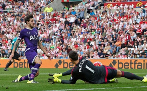 توتنهام ينتفض ويحقق فوزه الأول في الدوري الإنجليزي والضحية سندرلاند