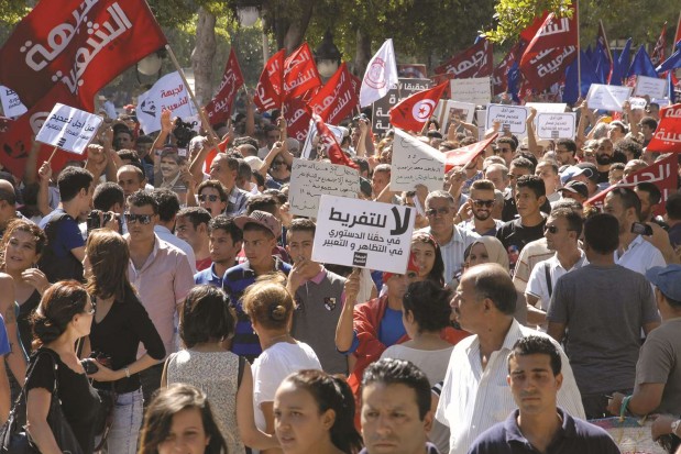 Des Tunisiens dans la rue pour dire