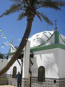 L'association Azur rend hommage à l'un des plus célèbres poètes mystiques de Mostaganem, Sidi Lakhdar Ben Khlouf, sa vie, ses qacidate en livre.