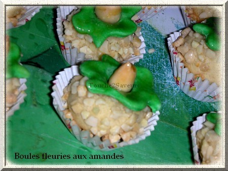 Boules fleuries aux amandes