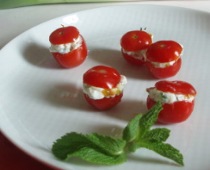 Tomates-cerises farçies au chèvre et menthe