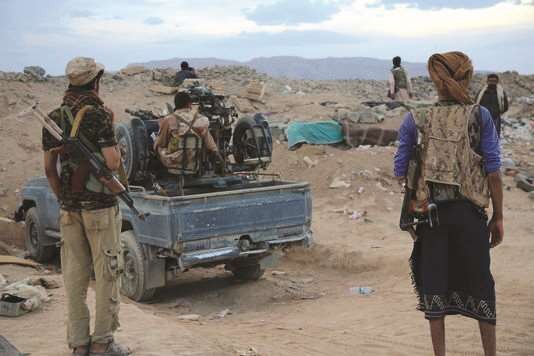 Vaste offensive terrestre près de Sanaa, pourparlers de paix compromis