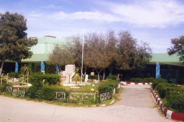 إقامة جامعية للبنات بمستغانم ترفض رفع العلم الوطني