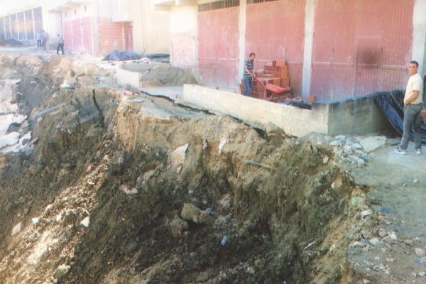 انزلاق التربة يهدد بردم عشرات العائلات بحي أزغار في تيزي وزو