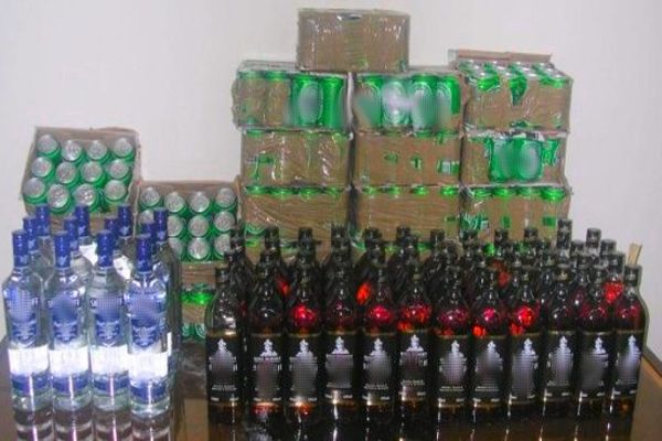 الحبس لجمركيين يبيعون خمور محجوزة بتبسة