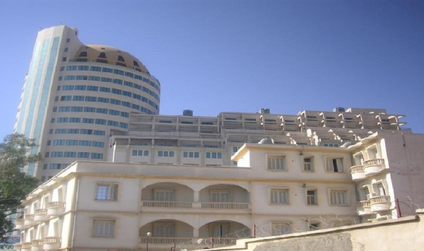 توقيف 28 زوج بين شباب وفتيات في مداهمة لمركز 