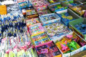 محافظ وأدوات مدرسية مسيئة للدين تغزو أسواق الوادي