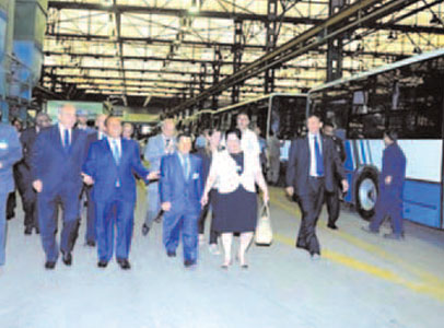 Accompagné du ministre des travaux publics