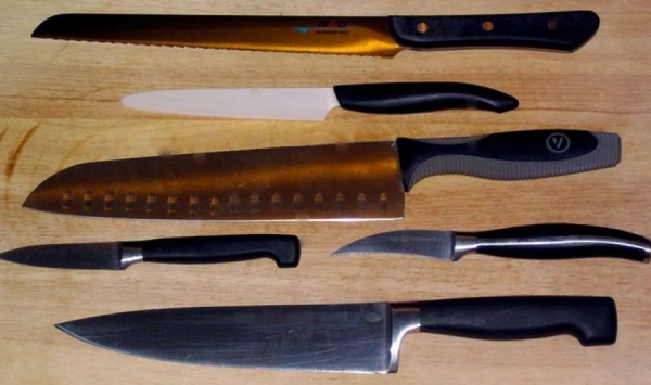 ترويج مكثّف للأسلحة البيضاء تحت غطاء التحضير للعيد