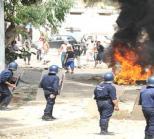 لمحكمة الإدارية تنظر في القضية اليوم 10 جرحى وتوقيف شاب في احتجاجات حي الصنوبر بحيدرة