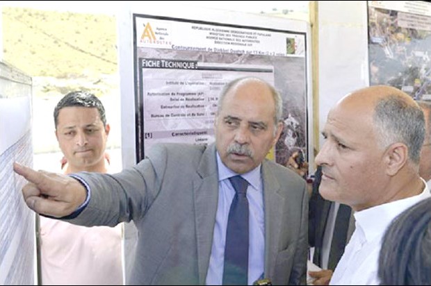 Le ministre des Travaux publics exige la livraison avant l'hiver