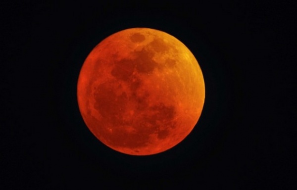 Une éclipse lunaire totale se produira lundi prochain à Sétif