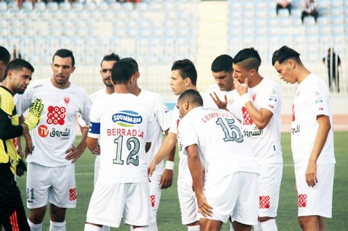 مولودية وهران تعود بنقطة من غليزان و الدفاع يواصل سقطاته