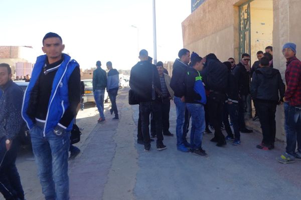 المحتجون يوافقون على عودة الدراسة في ثانوية تغزوت بالوادي