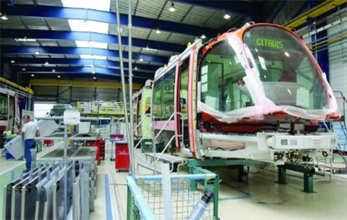 Sortie de la première rame de tramway assemblée à Annaba