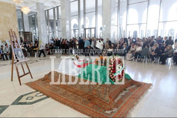 Emouvant hommage à Amina Belouizdad