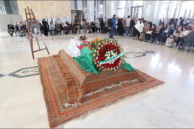 Emouvant hommage à Amina Belouizdad