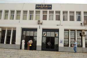 رئيس بلدية مهدية في تيارت مهدّد بالسجن بسبب  صهاريج