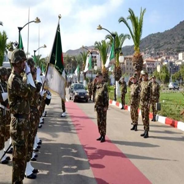 Gaïd Salah en visite de travail et d'inspection à la 3ème région militaire