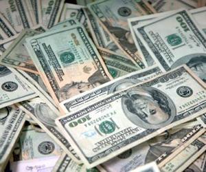 أصبحت مرغمة على ضخ كميات من النفط والغاز أكثر من حاجاتها خبراء: الجزائر أصبحت رهينة للبنوك المركزية الأمريكية والأوروبية