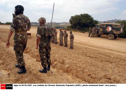 الجيش يقضي على إرهابي ويسترجع مسدسا وذخيرة بين تيبازة والشلف