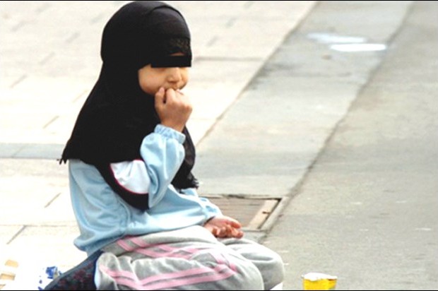 Des femmes et des fillettes se faisaient passer pour des... Syriennes !