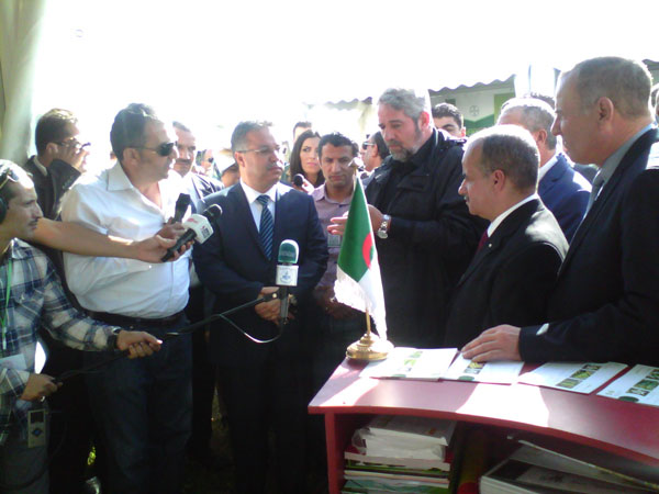 وزير الفلاحة والصيد البحري يزور الصالون الولائي بمستغانم ويؤكد