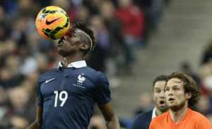 بوغبا يغادر معسكر فرنسا بسبب الإصابة