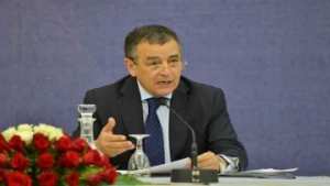 بوشوارب يطمئن عمال مركب  إيني  بسيدي بلعباس بشأن مستقبلهم المهني