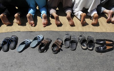 الشرطة تطيح بعصابة سرقة أحذية المصلين بالشلف